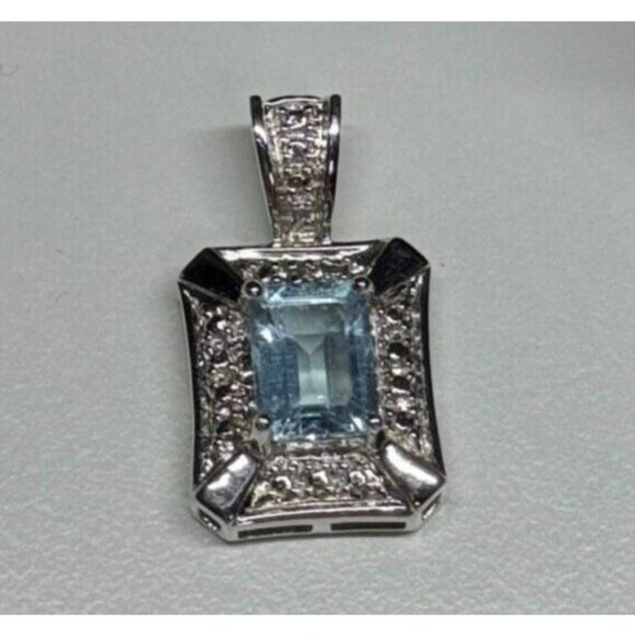 925 STERLING SILVER TOPAZ PENDANT